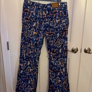 Women’s Oakley ski or snowboard pants